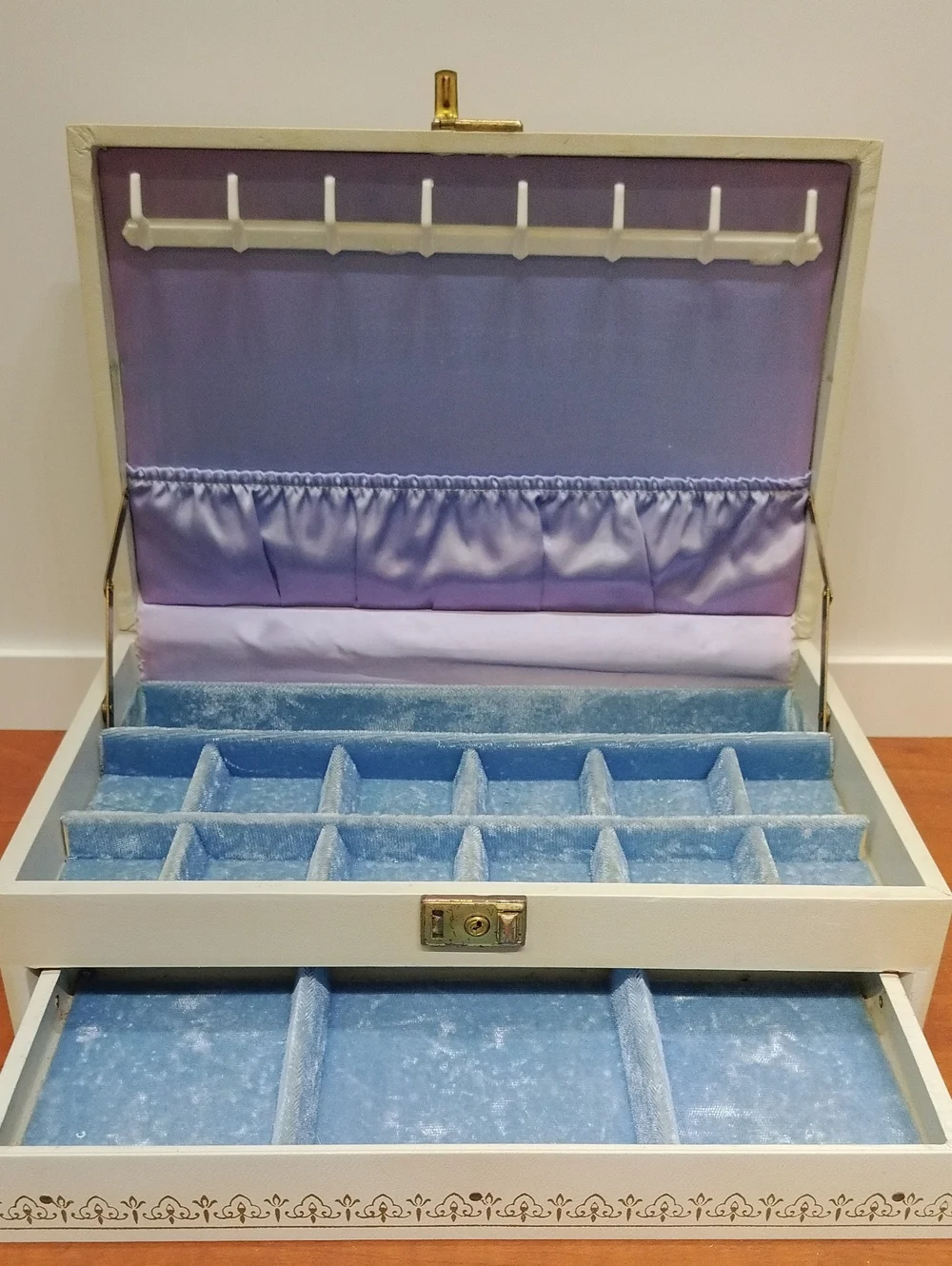 Vintage Cream Mele Jewelry Box W/ LightBlue Velvet & Lavender Silk Lining No Key